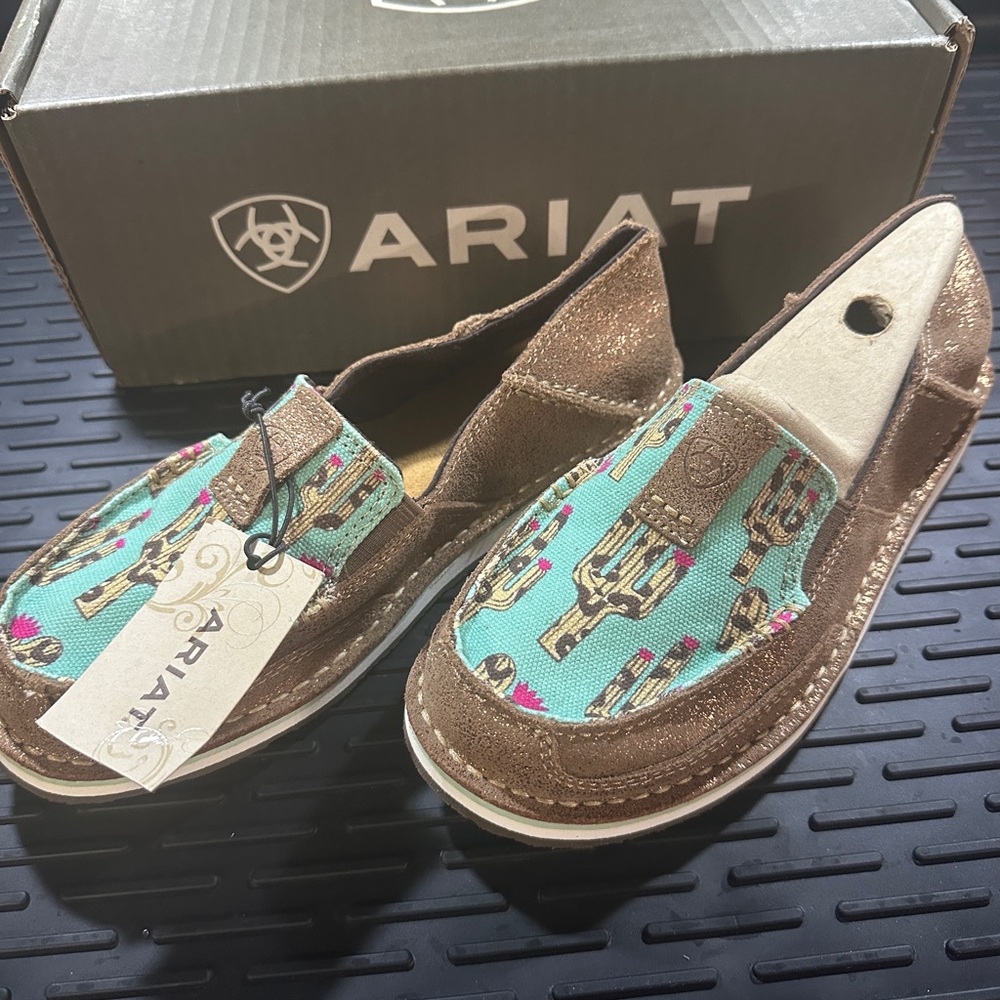 Ariat Brown and Leopard Cactus Cruiser Shoes